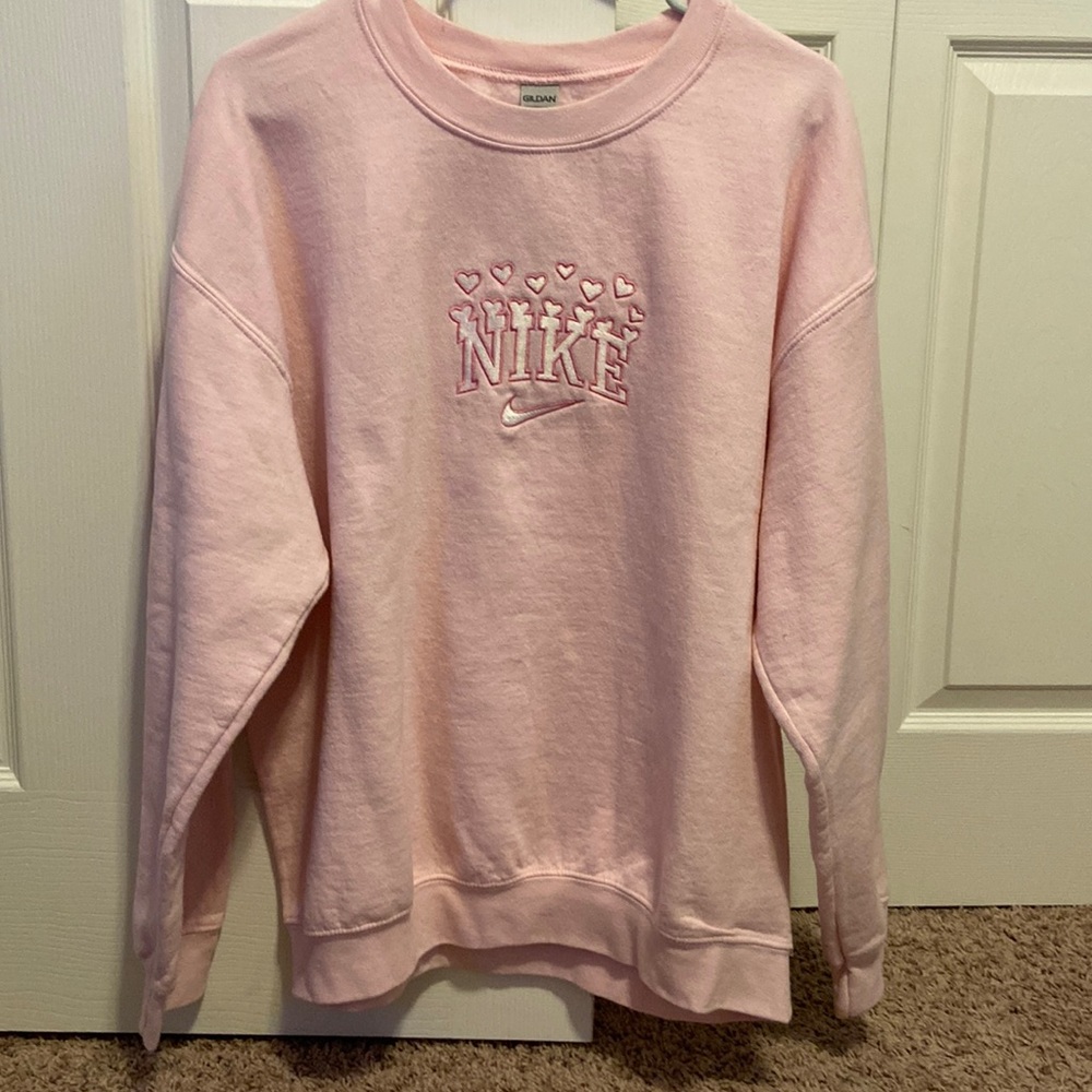 Pink Nike heart embroidered crew, size Large